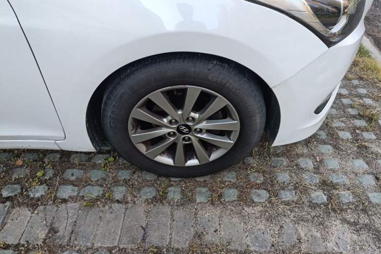 Used Hyundai Mistra 2014 1.8L Automatic Smart GLS Right Front Wheel Hub