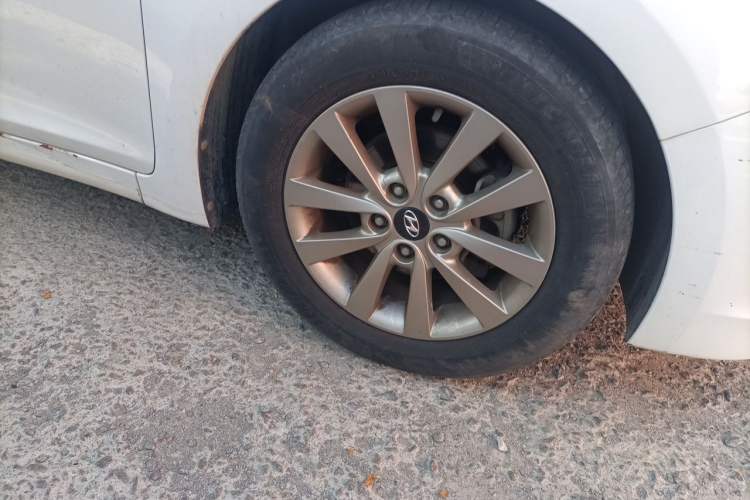 Used Hyundai Mistra 2014 1.8L Automatic Smart GLS Right Front Wheel Hub