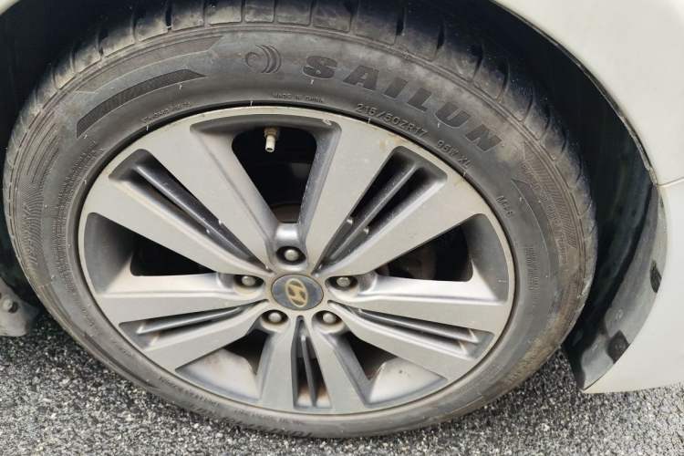 Used Hyundai Mistra 2014 1.8L Automatic Deluxe DLX Model Right Front Wheel Hub