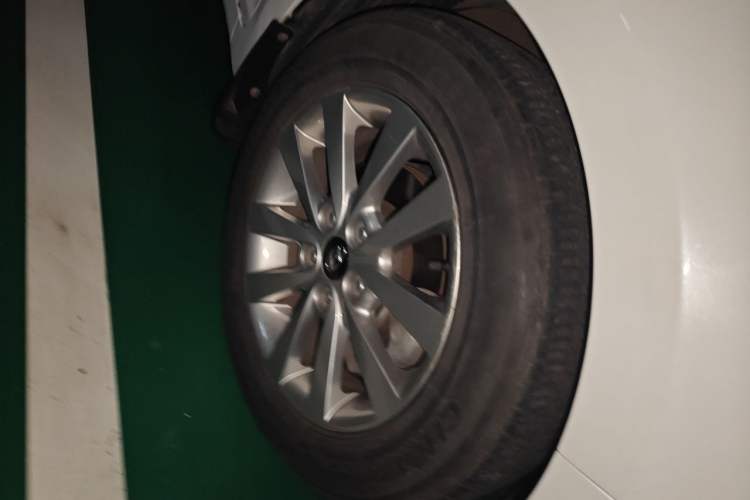 Used Hyundai Mistra 2014 1.8L Automatic Smart GLS Right Front Wheel Hub
