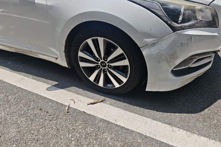 Used Hyundai Mistra 2014 1.8L Automatic Deluxe DLX Model Right Front Wheel Hub