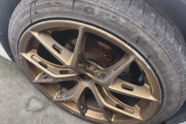 Used Hyundai Mistra 2014 1.8L Automatic Smart GLS Right Front Wheel Hub