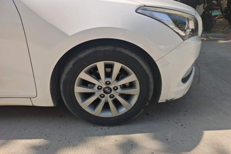 Used Hyundai Mistra 2014 1.8L Automatic Smart GLS Right Front Wheel Hub