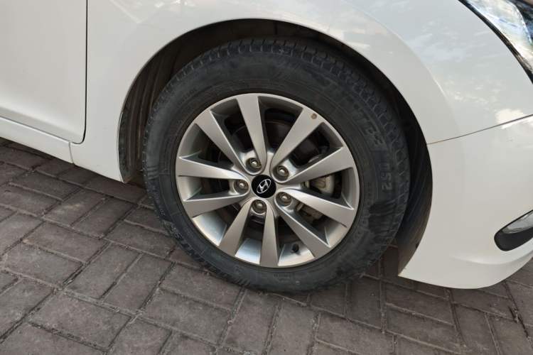 Used Hyundai Mistra 2014 1.8L Automatic Smart GLS Right Front Wheel Hub