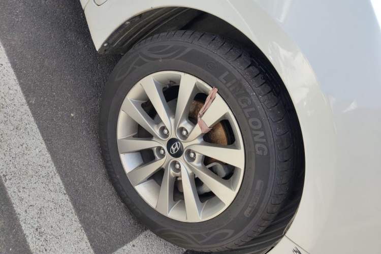 Used Hyundai Mistra 2014 1.8L Automatic Smart GLS Right Front Wheel Hub