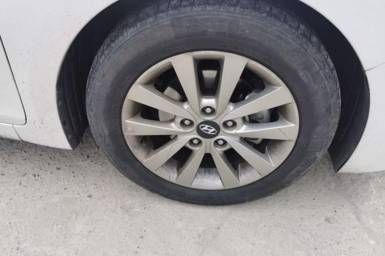 Used Hyundai Mistra 2014 1.8L Automatic Smart GLS Right Front Wheel Hub