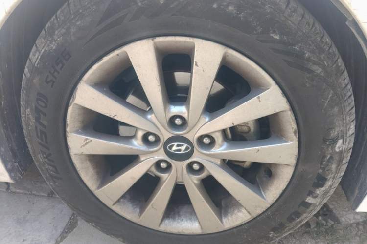 Used Hyundai Mistra 2014 1.8L Automatic Smart GLS Right Front Wheel Hub