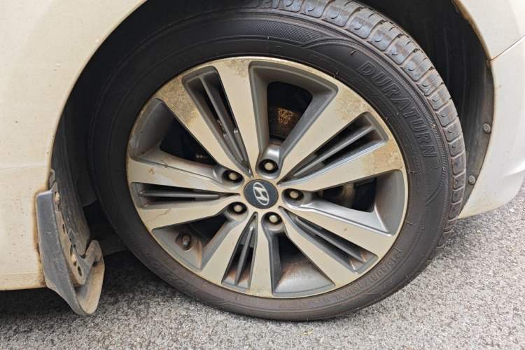 Used Hyundai Mistra 2014 1.8L Automatic Deluxe DLX Model Right Front Wheel Hub
