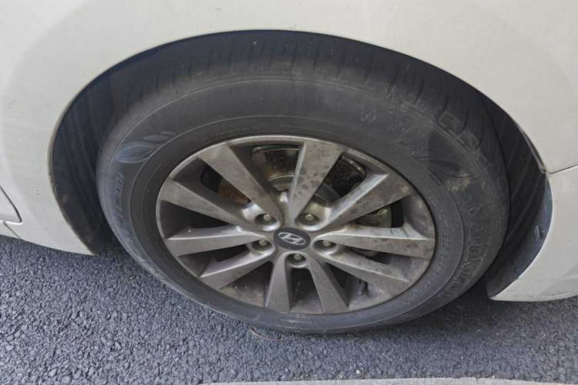Used Hyundai Mistra 2014 1.8L Automatic Smart GLS Right Front Wheel Hub