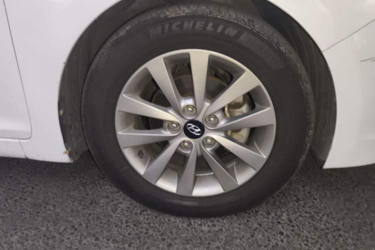Used Hyundai Mistra 2014 1.8L Automatic Smart GLS Right Front Wheel Hub