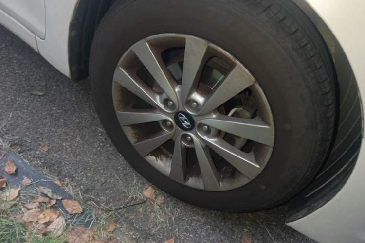Used Hyundai Mistra 2014 1.8L Manual Comfort GL Model Right Front Wheel Hub