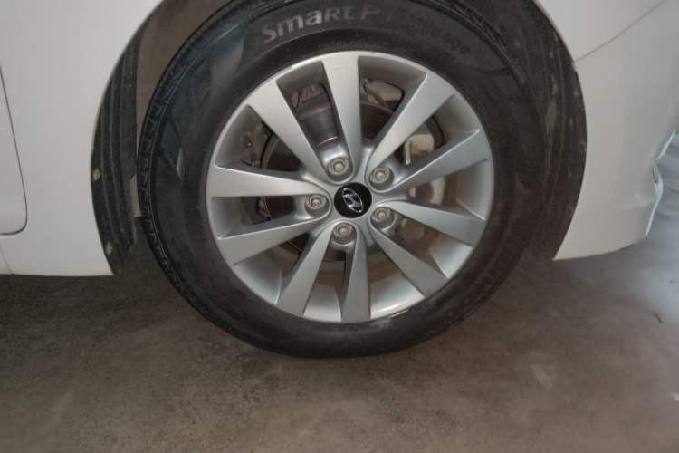 Used Hyundai Mistra 2014 1.8L Automatic Smart GLS Right Front Wheel Hub