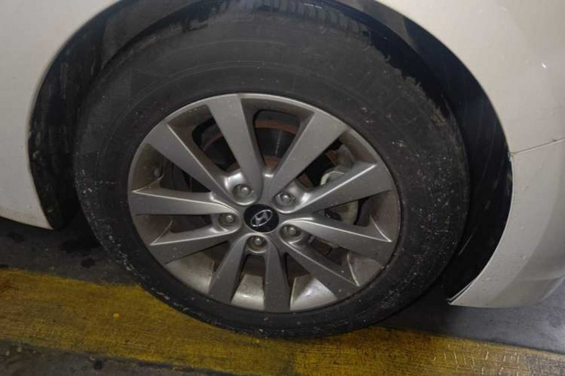 Used Hyundai Mistra 2014 1.8L Automatic Smart GLS Right Front Wheel Hub