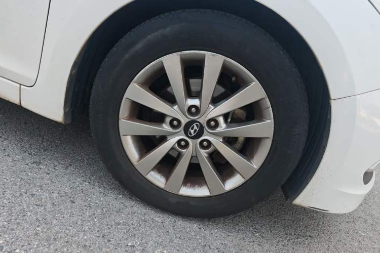 Used Hyundai Mistra 2014 1.8L Automatic Smart GLS Right Front Wheel Hub