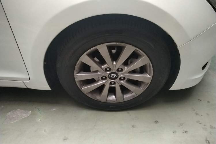 Used Hyundai Mistra 2014 1.8L Automatic Smart GLS Right Front Wheel Hub