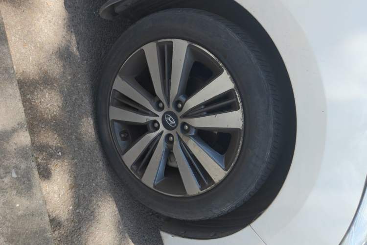 Used Hyundai Mistra 2014 1.8L Automatic Deluxe DLX Model Right Front Wheel Hub