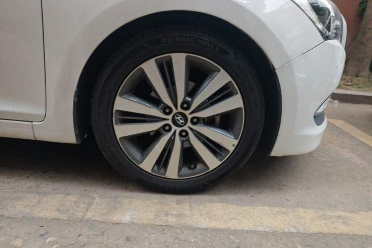 Used Hyundai Mistra 2014 1.8L Automatic Deluxe DLX Model Right Front Wheel Hub