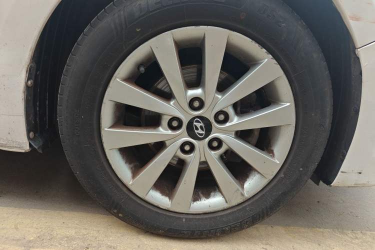 Used Hyundai Mistra 2014 1.8L Automatic Smart GLS Right Front Wheel Hub