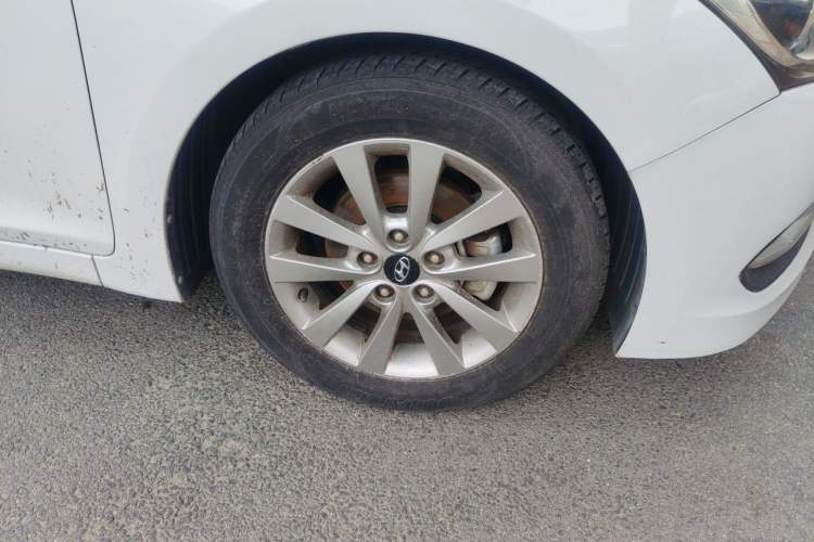 Used Hyundai Mistra 2014 1.8L Automatic Smart GLS Right Front Wheel Hub