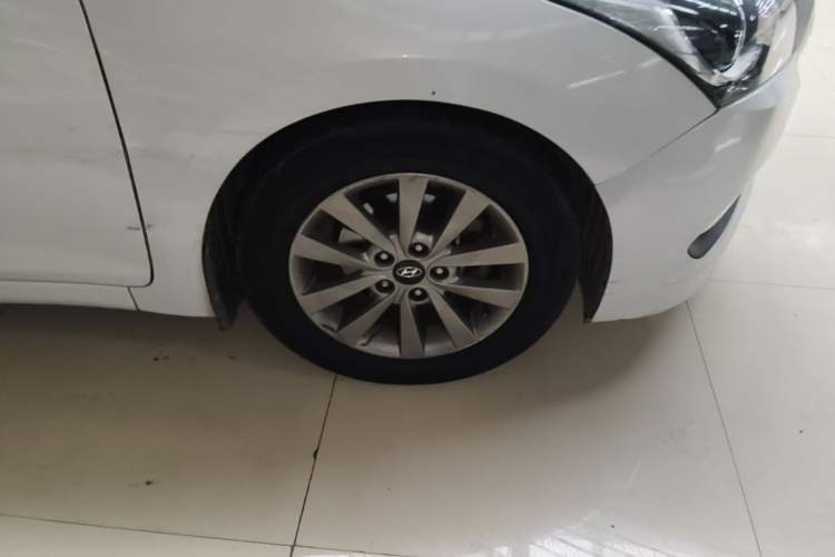 Used Hyundai Mistra 2014 1.8L Automatic Smart GLS Right Front Wheel Hub
