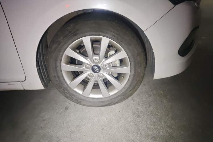 Used Hyundai Mistra 2014 1.8L Automatic Smart GLS Right Front Wheel Hub