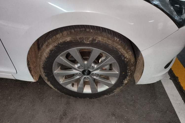 Used Hyundai Mistra 2014 1.8L Automatic Smart GLS Right Front Wheel Hub