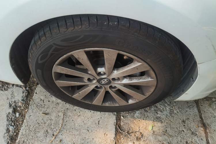 Used Hyundai Mistra 2014 1.8L Automatic Smart GLS Right Front Wheel Hub