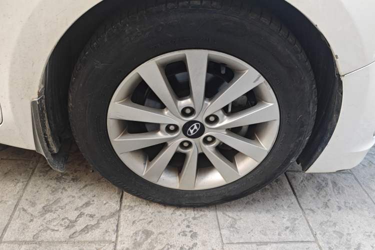 Used Hyundai Mistra 2014 1.8L Automatic Smart GLS Right Front Wheel Hub