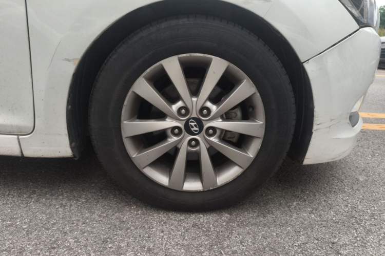 Used Hyundai Mistra 2014 1.8L Automatic Smart GLS Right Front Wheel Hub