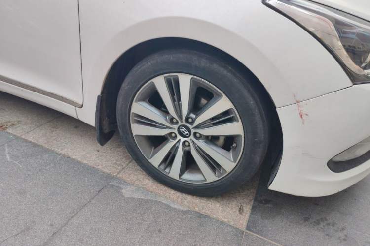Used Hyundai Mistra 2014 1.8L Automatic Deluxe DLX Model Right Front Wheel Hub