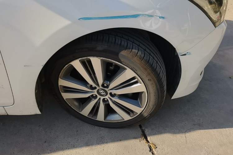 Used Hyundai Mistra 2014 1.8L Automatic Deluxe DLX Model Right Front Wheel Hub