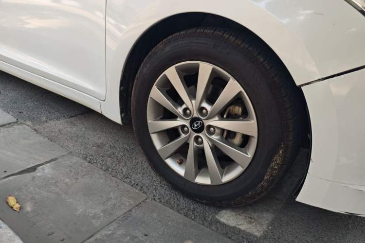 Used Hyundai Mistra 2014 1.8L Automatic Smart GLS Right Front Wheel Hub