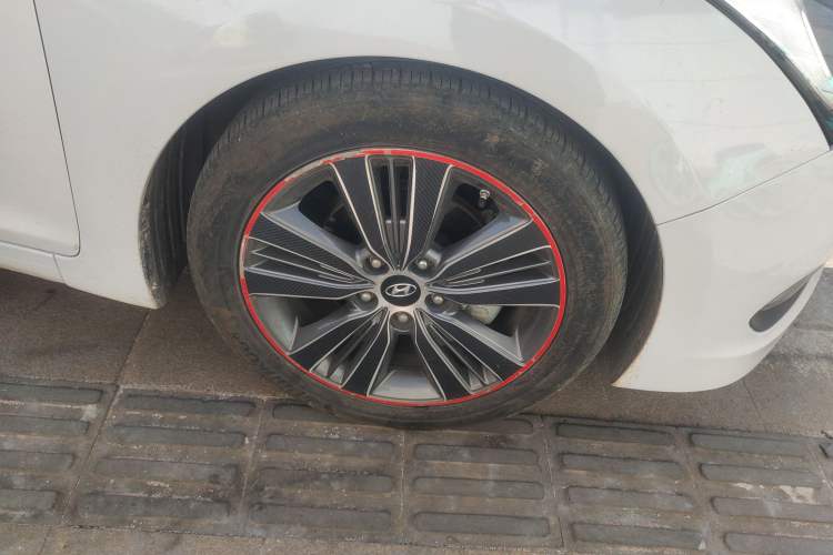 Used Hyundai Mistra 2014 1.8L Automatic Deluxe DLX Model Right Front Wheel Hub