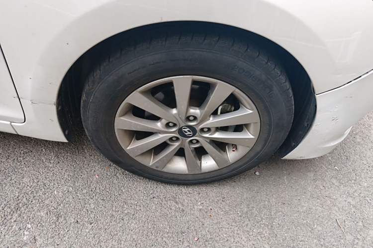 Used Hyundai Mistra 2014 1.8L Automatic Smart GLS Right Front Wheel Hub