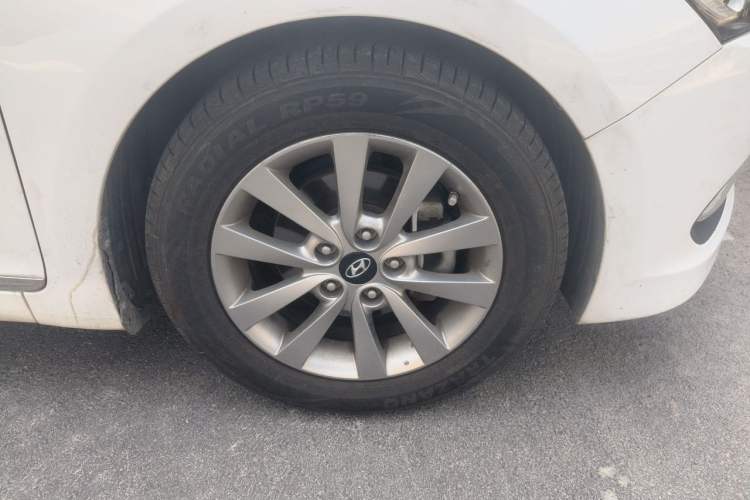 Used Hyundai Mistra 2014 1.8L Automatic Smart GLS Right Front Wheel Hub
