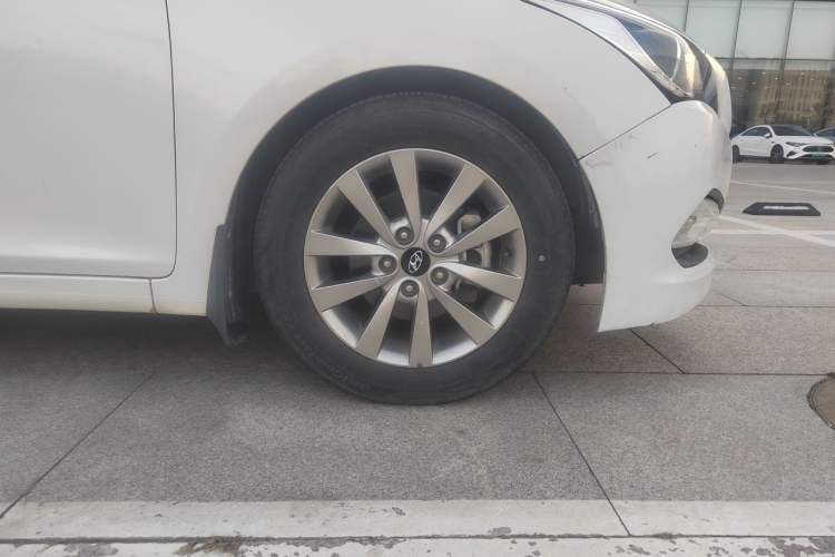 Used Hyundai Mistra 2014 1.8L Automatic Smart GLS Right Front Wheel Hub