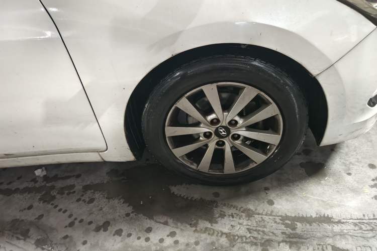 Used Hyundai Mistra 2014 1.8L Automatic Comfort Model GL Right Front Wheel Hub