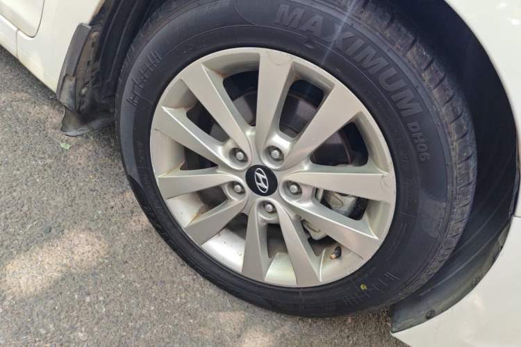 Used Hyundai Mistra 2014 1.8L Automatic Smart GLS Right Front Wheel Hub