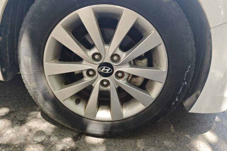 Used Hyundai Mistra 2014 1.8L Automatic Smart GLS Right Front Wheel Hub