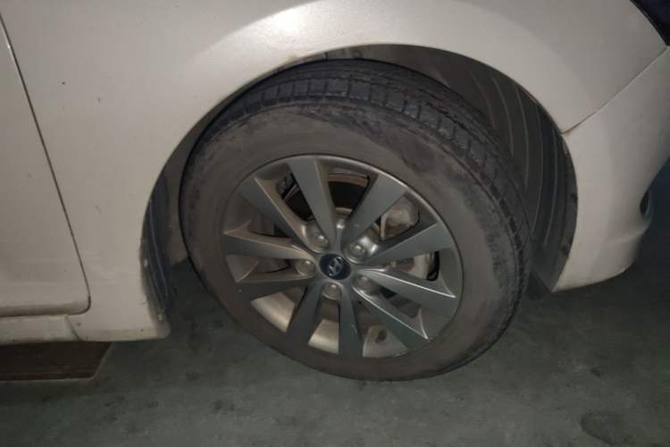 Used Hyundai Mistra 2014 1.8L Automatic Smart GLS Right Front Wheel Hub