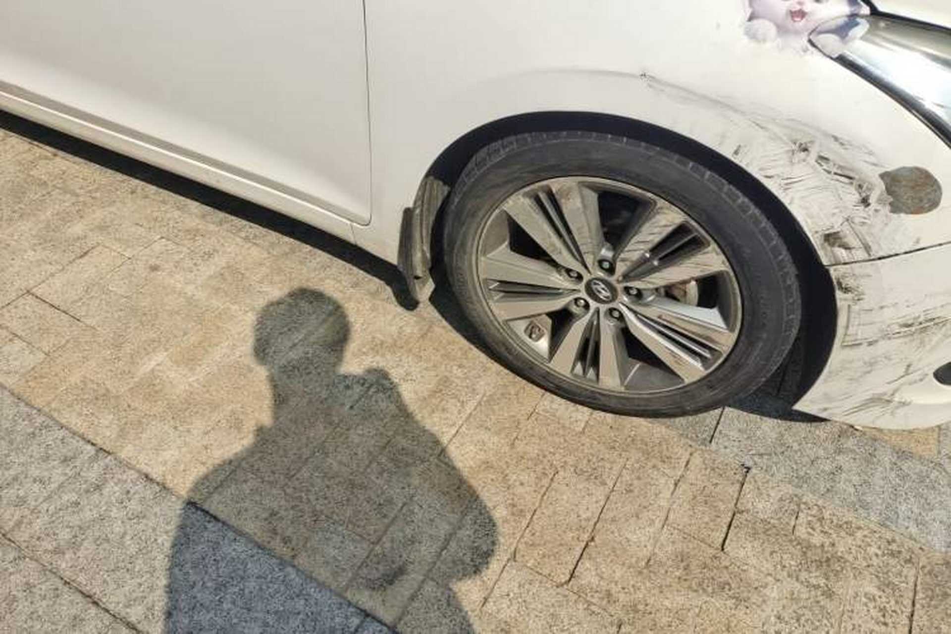 Used Hyundai Mistra 2014 1.8L Automatic Deluxe DLX Model Right Front Wheel Hub
