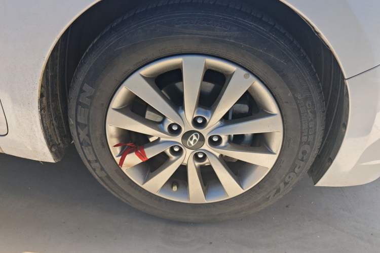 Used Hyundai Mistra 2014 1.8L Automatic Smart GLS Right Front Wheel Hub
