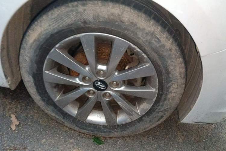 Used Hyundai Mistra 2014 1.8L Automatic Smart GLS Right Front Wheel Hub