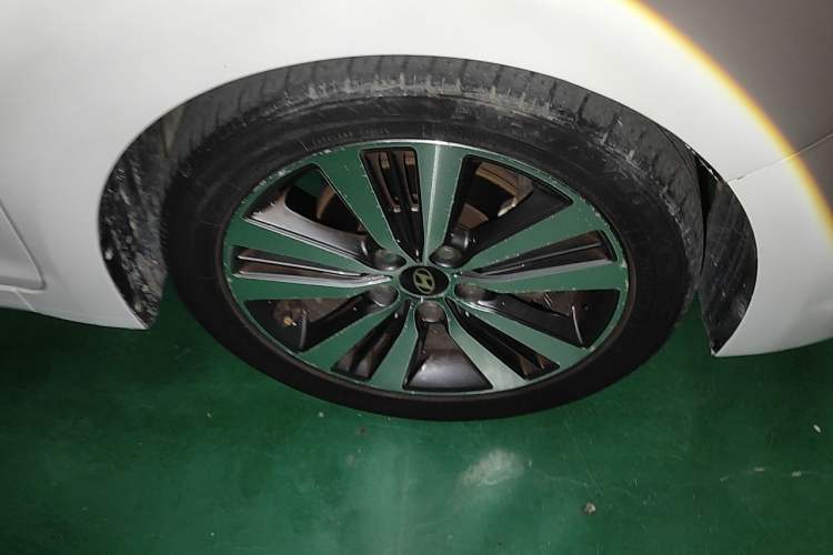 Used Hyundai Mistra 2014 1.8L Automatic Deluxe DLX Model Right Front Wheel Hub