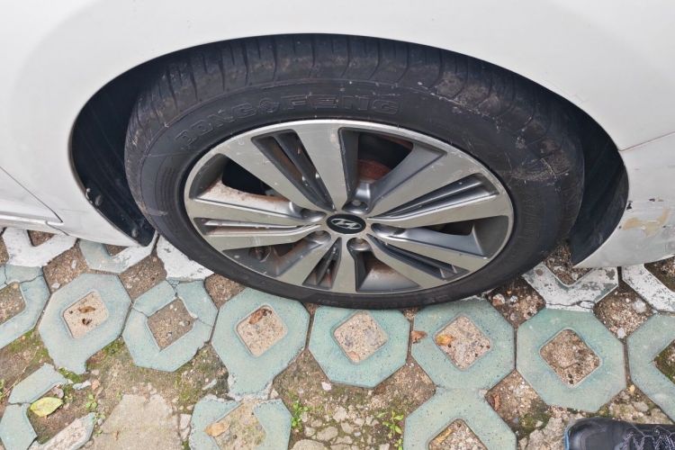 Used Hyundai Mistra 2014 1.8L Automatic Deluxe DLX Model Right Front Wheel Hub