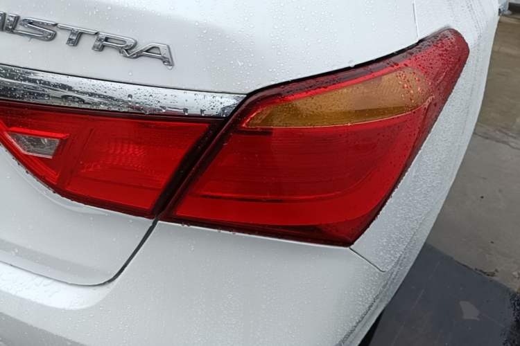Used Hyundai Mistra 2014 1.8L Automatic Smart GLS Right Rear Taillight