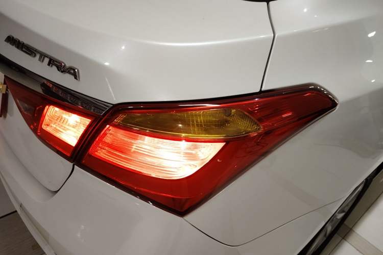 Used Hyundai Mistra 2014 1.8L Automatic Smart GLS Right Rear Taillight