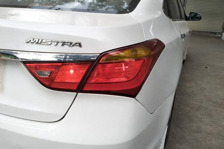 Used Hyundai Mistra 2014 1.8L Automatic Smart GLS Right Rear Taillight