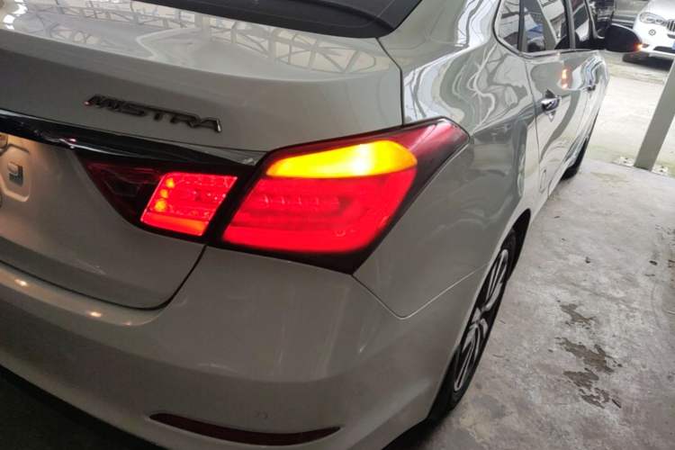 Used Hyundai Mistra 2014 1.8L Automatic Deluxe DLX Model Right Rear Taillight