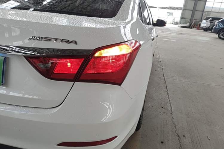 Used Hyundai Mistra 2014 1.8L Automatic Smart GLS Right Rear Taillight